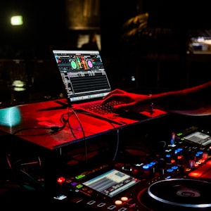 佛山DJ明仔-打造2013酒吧大厅（高档次 霸气十足）CD音乐精品系列